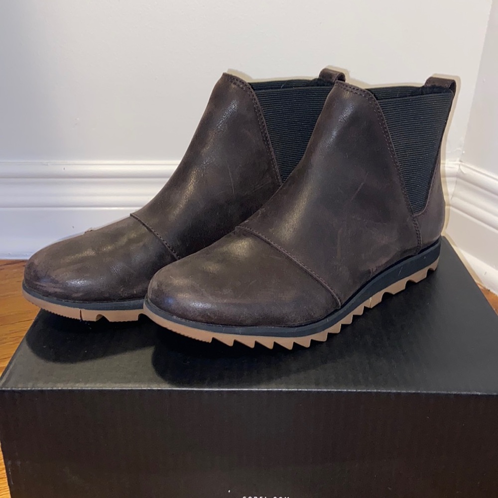 NWOT Sorel Harlow Chelsea Boot